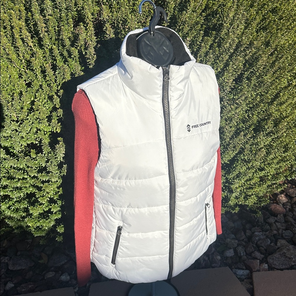 Free Country white-thick Puffer Vest with pockets-size Small-brand new/neverUsed